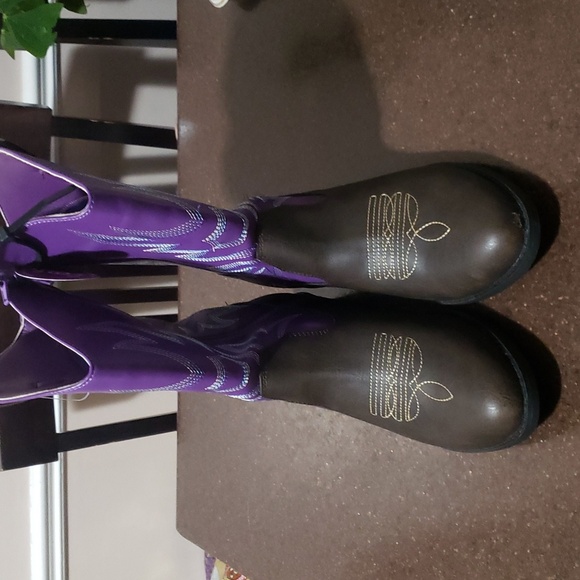 Embroidered Western Mid-Calf Pointed-Toe Cowgirl Boots. Size 6. - Picture 5 of 5